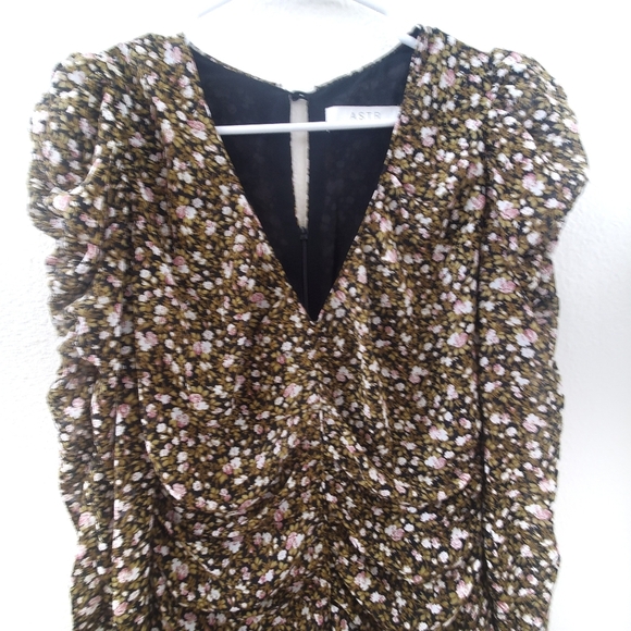 Astr The Label Mini Floral Ruched Mini Dress Medium Puff Shoulder - Picture 5 of 8
